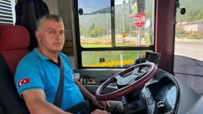 Tokat'ta otobüste fenalaşan yolcuyu hastaneye yetiştirdi