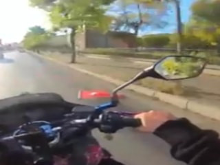 Eskişehir'de Türk bayrağının yere düştüğünü gören sürücü kayıtsız kalmadı