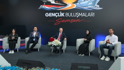 Gençler Cumhurbaşkanı Erdoğan'a NATO Zirvesi'nde hediye edilen silahları sordu