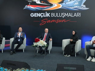 Gençler Cumhurbaşkanı Erdoğan'a NATO Zirvesi'nde hediye edilen silahları sordu