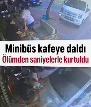 Antalya'da minibüs kafeye daldı: 1 yaralı