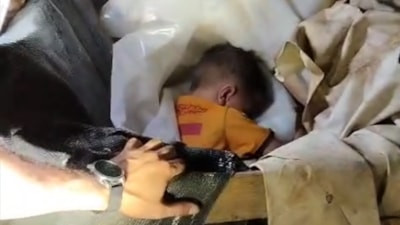 Antalya'da kayıp olarak aranan çocuk 9 saat sonra uyurken bulundu