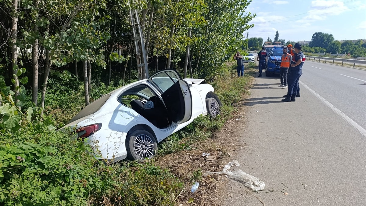 Tokat’ta otomobil elektrik direğine çarptı: 1 ölü 1 yaralı
