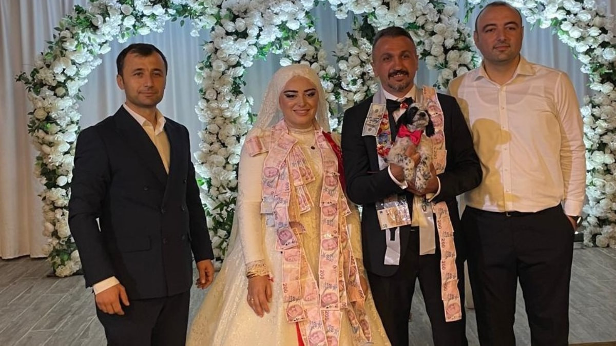 Trabzon'da damada takı yerine köpek takıldı