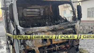 Konya'da park halindeki kamyonet kundaklandı
