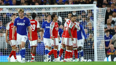 Arsenal ve Liverpool tur atladı