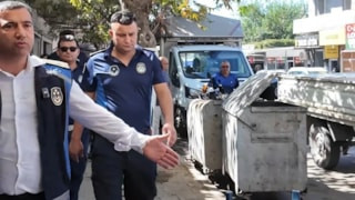 Hatay'da zabıta ekipleri kaldırım işgallerine müdahale etti