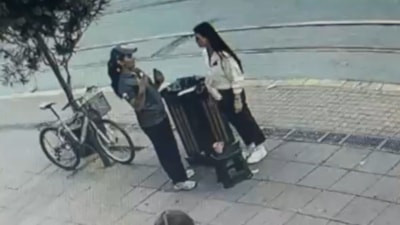 Eskişehir'de çöp kutusunun üzerine bıraktığı telefon, 4 dakikada çalındı
