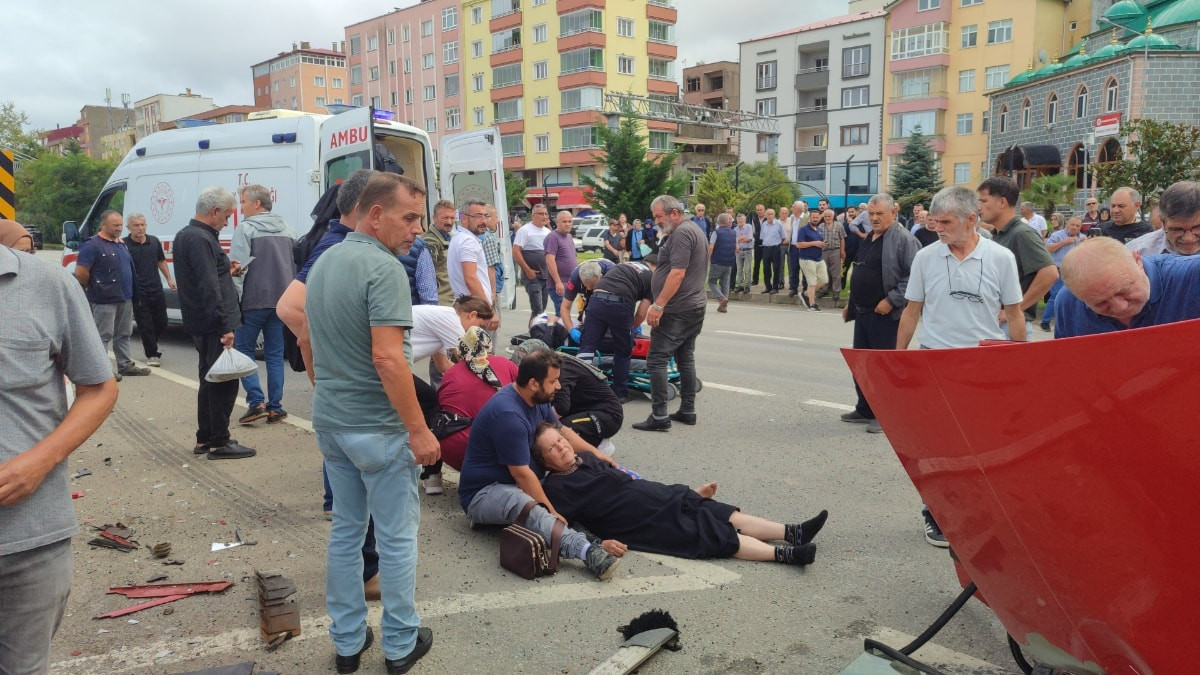 Giresun’da kavşakta iki araç çarpıştı: 4 yaralı