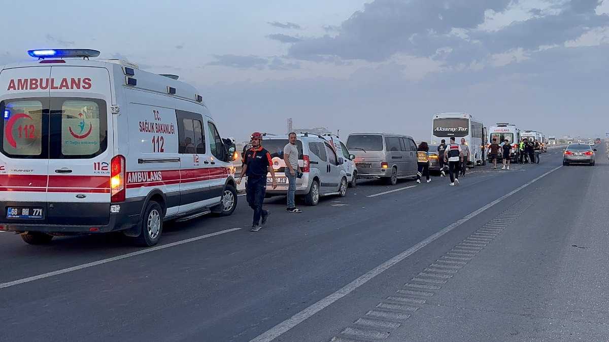 Aksaray-Konya yolunda zincirleme kaza: 16 yaralı