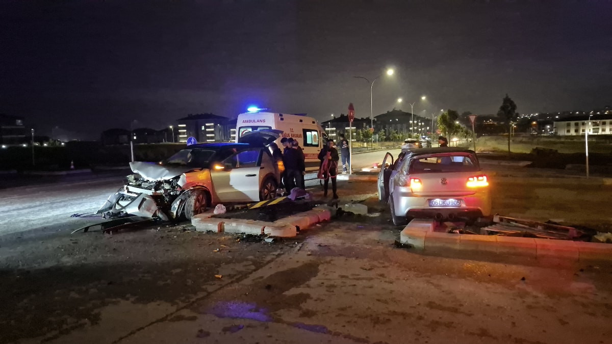 Eskişehir'de kazaya karışan araçlar hurdaya döndü
