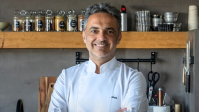 Arda Türkmen'in paylaşımı gündem oldu! Michelin yıldızlı restoranda tabağından solucan çıktı