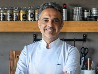 Arda Türkmen'in paylaşımı gündem oldu! Michelin yıldızlı restoranda tabağından solucan çıktı
