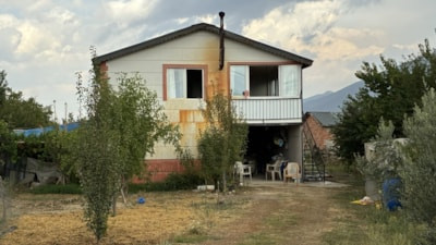 Antalya’da eşini ve kayınvalidesi ile kayınpederini öldüren şüpheli ormanda yakalandı