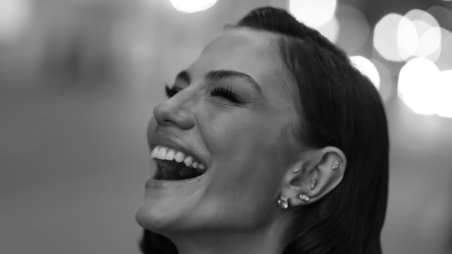 Demet Özdemir'den yeni imajlı pozlar! Hayranları beğendi