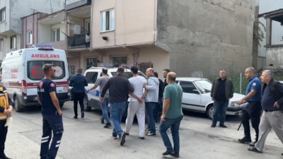 Bursa'da hastaneye yatmamak için polise bıçak çekip direndi
