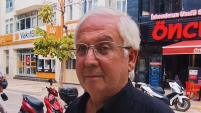 Balıkesir'de bir vatandaş Aziz Yıldırım'a benzerliğiyle dikkat çekti