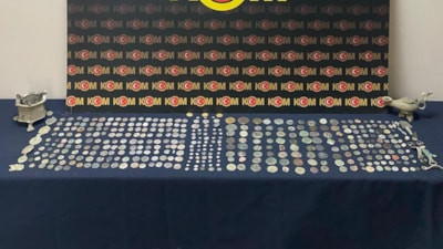 Beykoz’da tarihi eser operasyonu: 402 sikke ve obje ele geçirildi