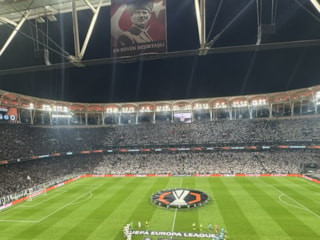 Beşiktaş taraftarlarından Marsilya maçında görsel şov
