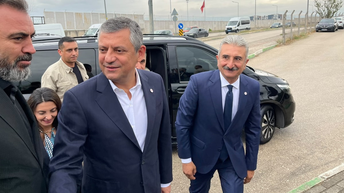 Özgür Özel, Mustafa Bozbey’i cezaevinde ziyaret etti