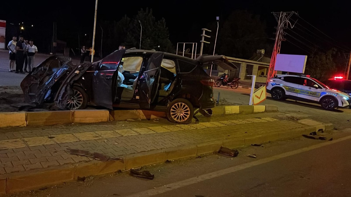 Gaziantep'te kontrolden çıkan araç karşı şeride uçtu