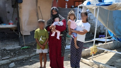 Adana'da ev alma vaadiyle kandırıldı: 1,2 milyon TL'lik borçla ahırda kaldı