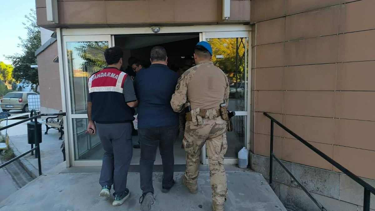 FETÖ'nün İzmir'deki güncel yapılanmasına operasyon