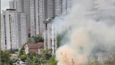 İstanbul'da elektrik direğinde patlama