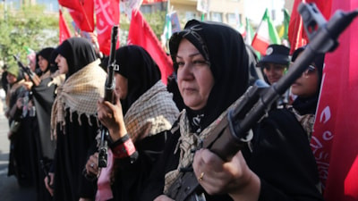 Tahran’da "gönüllü savaşçılar" gösteri düzenledi