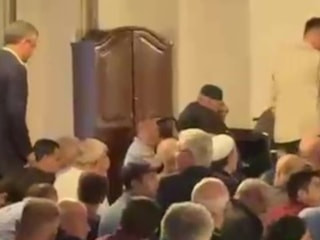 Özgür Özel Bursa'da Ulu Cami'de cuma namazı kıldı