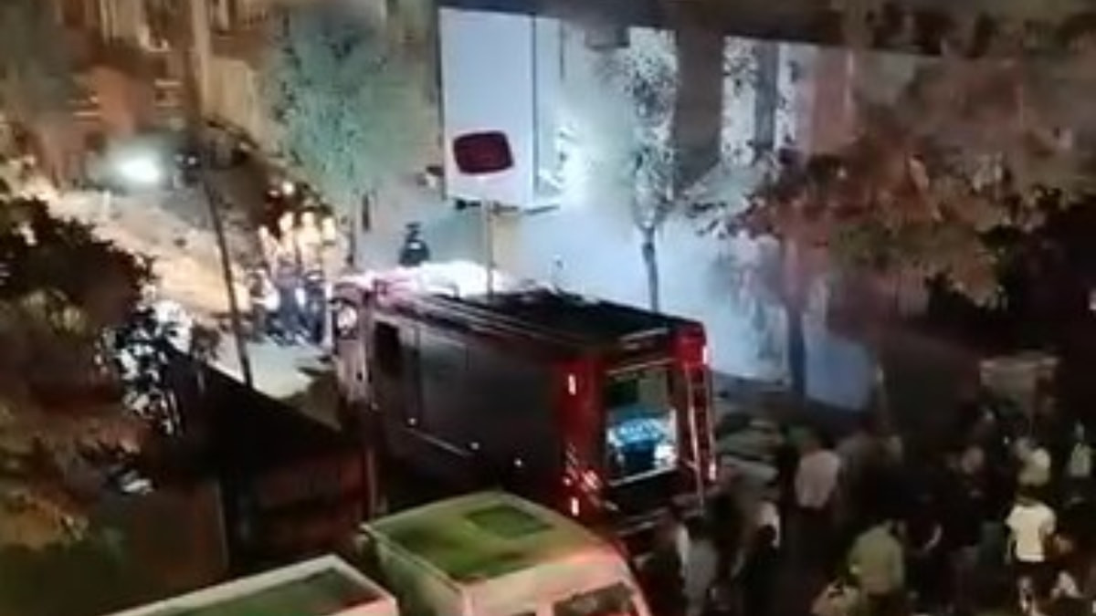 İstanbul'da kentsel dönüşüm için yıkılan bina çöktü: 2 yaralı
