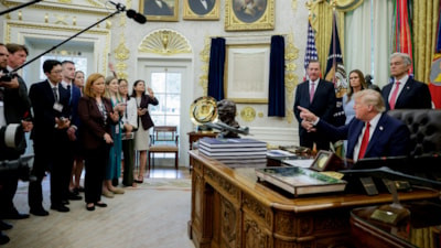 Donald Trump'tan CNN, MS NOW ve Politico'ya Beyaz Saray yasağı