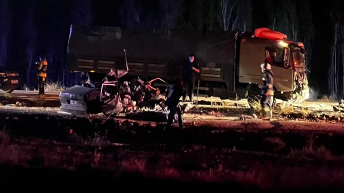 Konya'da kamyon ile otomobil kafa kafaya çarpıştı: 1 ölü 1 yaralı