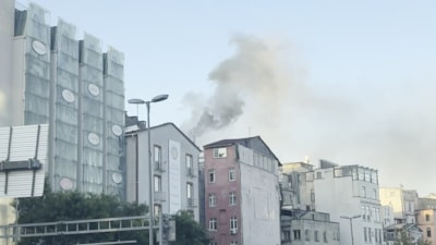 İstanbul'daki 6 katlı iş yeri alevlere teslim oldu: Yoğun müdahale sonrası söndürüldü