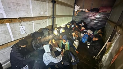 Tekirdağ'da kamyonette 19 kaçak göçmen yakalandı