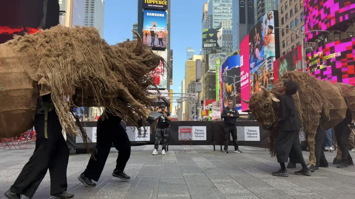 New York'ta 'bufalolar' yürüdü: Kızılderili topluluklarının temsilcileri de yürüyüşe katıldı