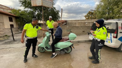 Karaman’da ters yönde giden kasksız motosiklet sürücüsüne 12 bin 500 lira ceza
