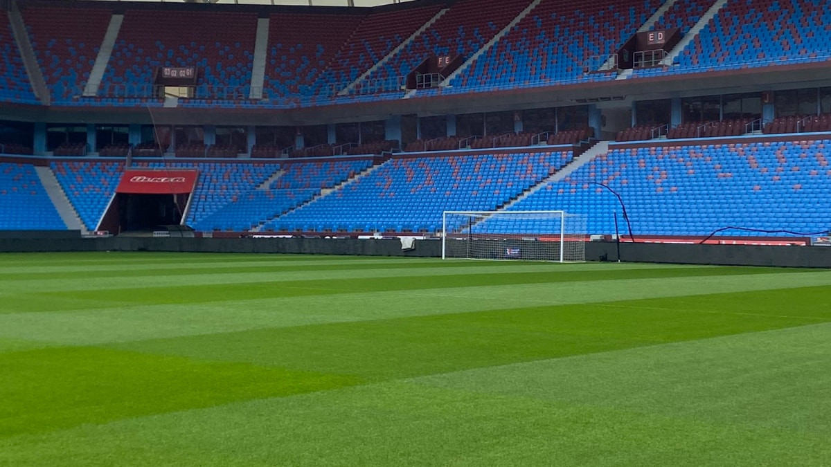 Trabzon’da Galatasaray derbisi öncesi yağmur bastırdı: Gözler Papara Park’a çevrildi!