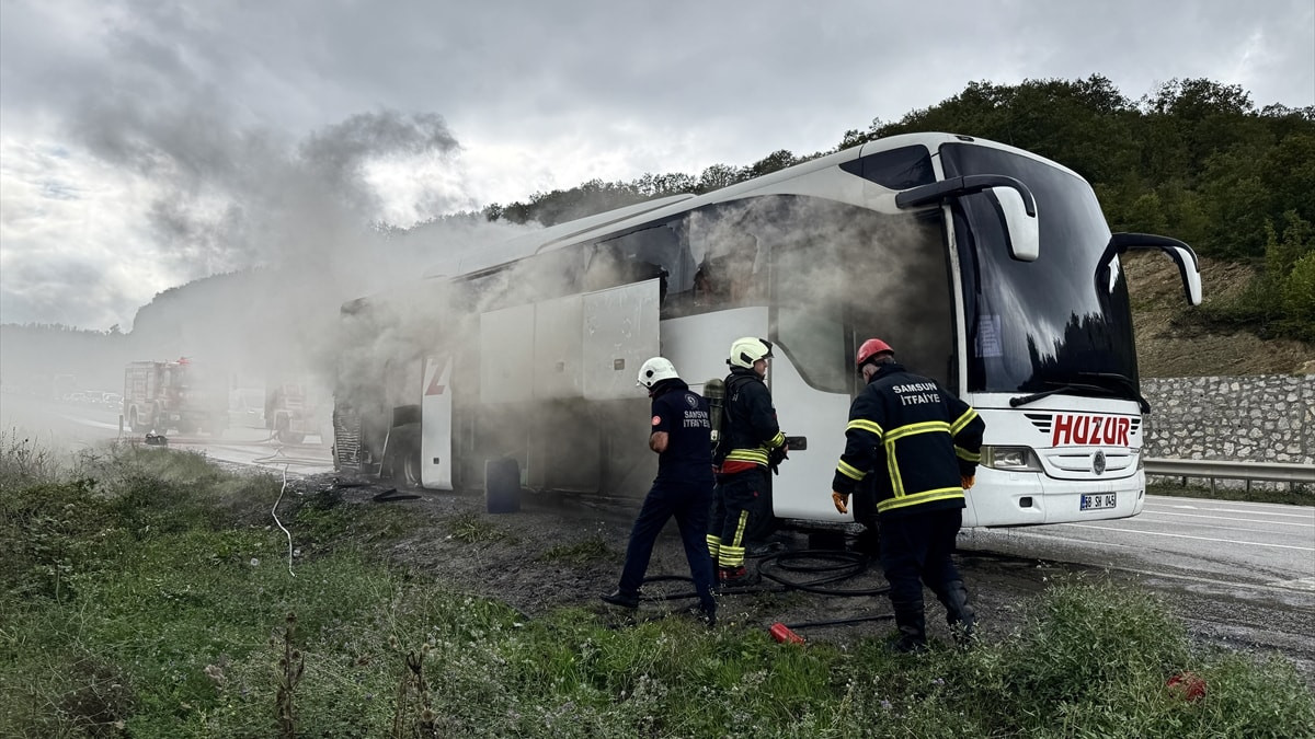 Samsun'da seyir halindeki yolcu otobüsünde yangın