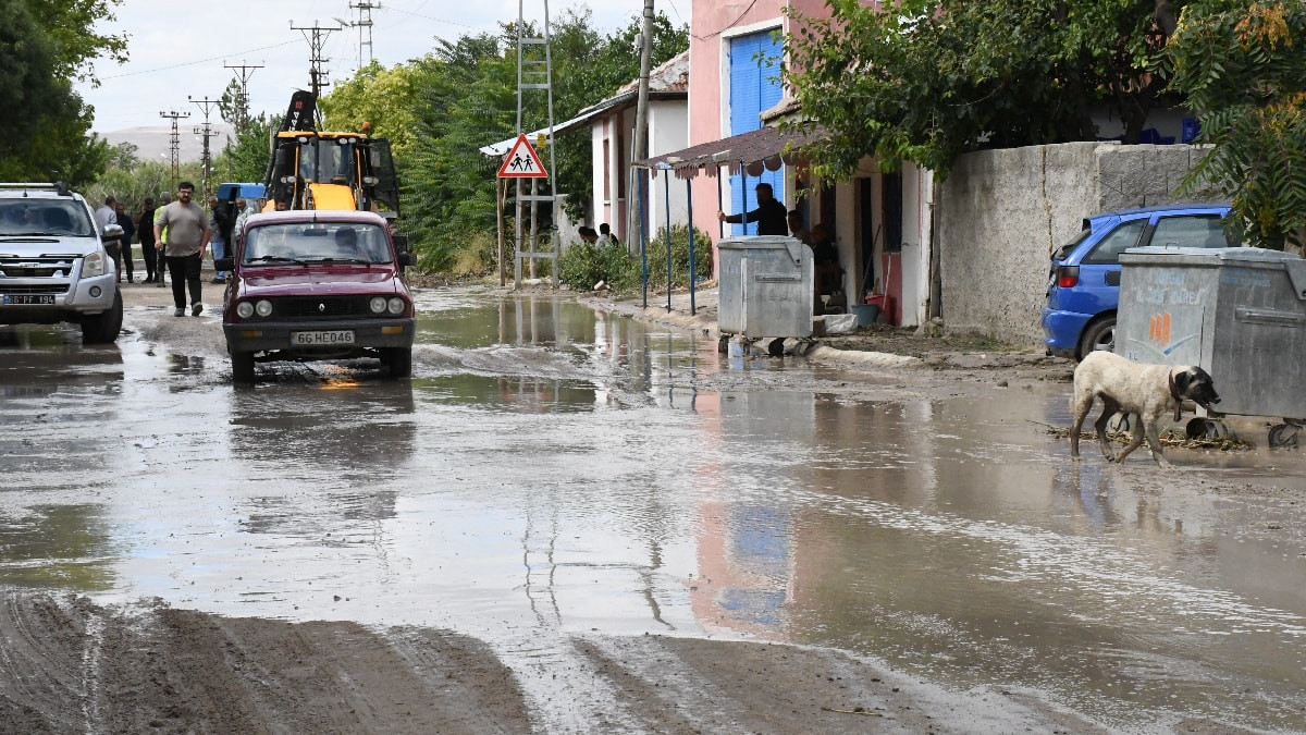 Yozgat’ta iki saatlik sağanak sele neden oldu