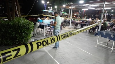 Manisa'da husumetlilerine ateş açtı, başkasını yaraladı