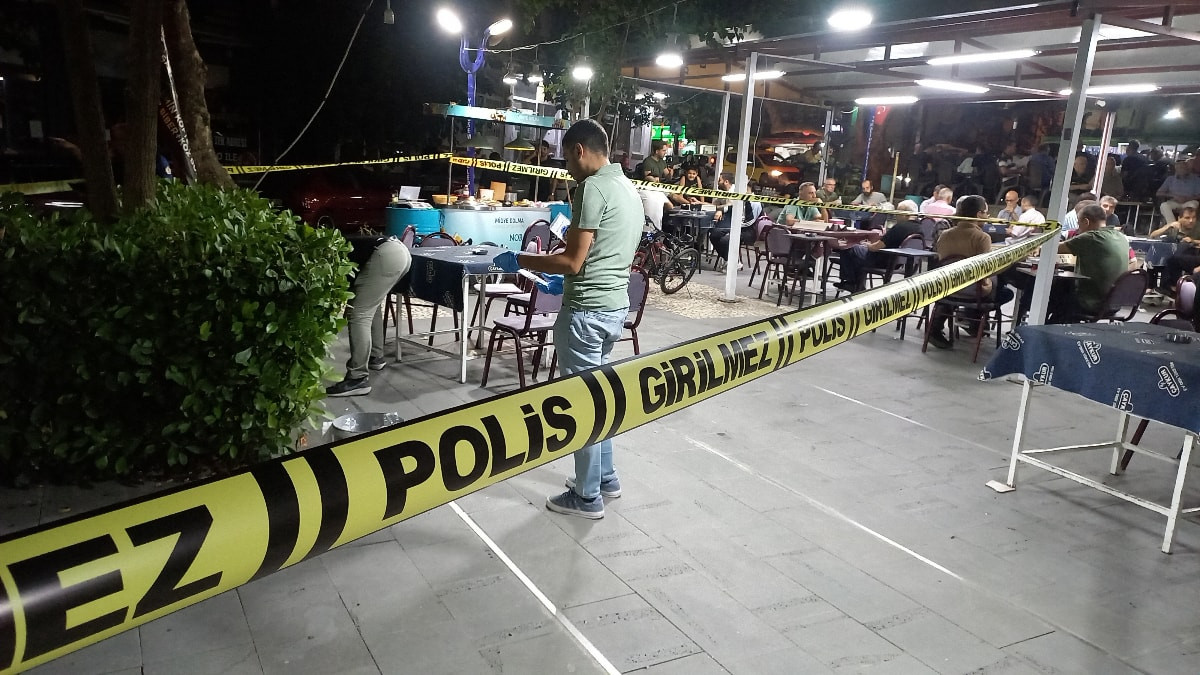Manisa'da husumetlilerine ateş açtı, başkasını yaraladı