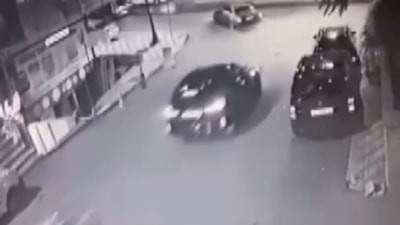 İstanbul'da kazada moto kurye ağır yaralandı