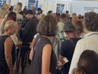 Yunan adalarına Türk turist akını: Uzun kuyruk kameraya yansıdı