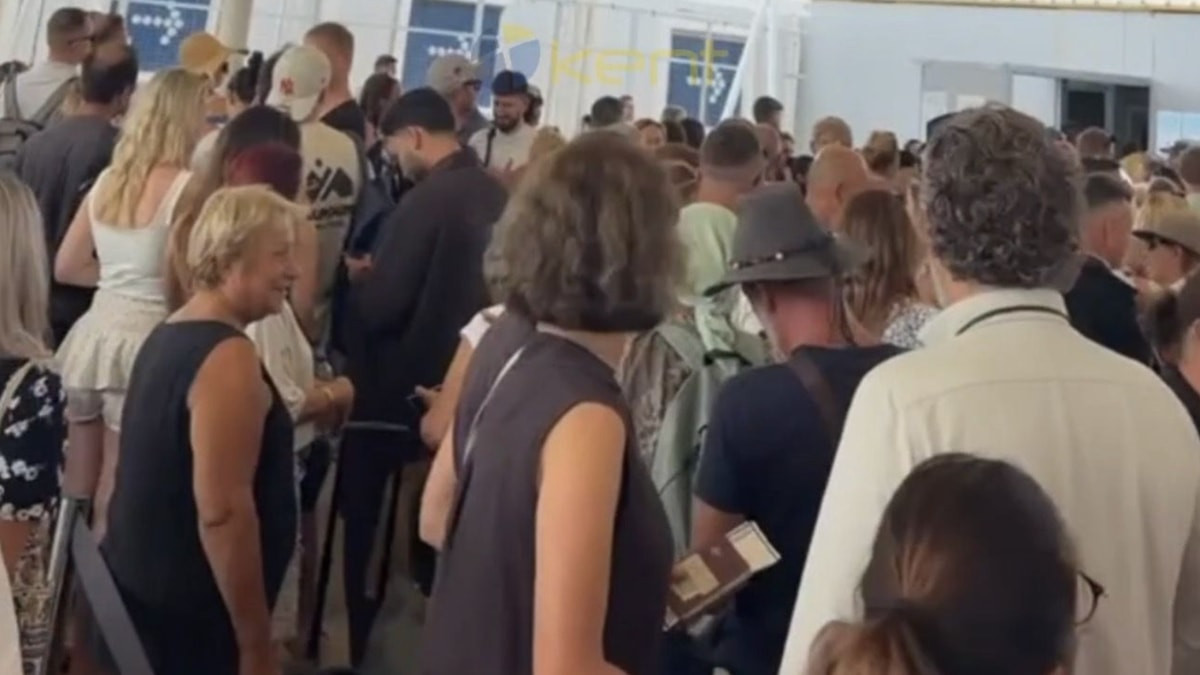 Yunan adalarına Türk turist akını: Uzun kuyruk kameraya yansıdı