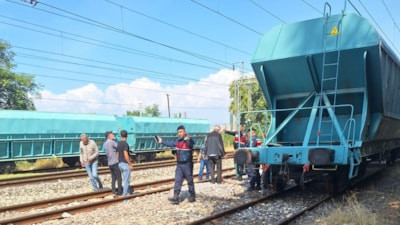 Eskişehir'de vagonun üzerine çıkan baba-oğul akıma kapıldı