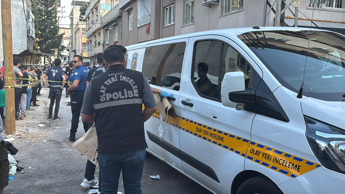 Gaziantep'te eşini pompalıyla öldürüp sokakta rastgele ateş açtı: 3'ü çocuk 4 yaralı