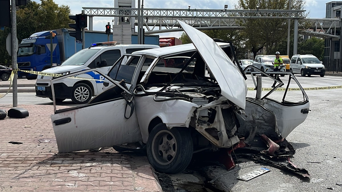 Konya'da otomobiller çarpıştı: 3'ü ağır 4 yaralı