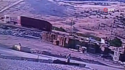 Malatya'da 5 kişinin yaralandığı kaza anı güvenlik kamerasına yansıdı