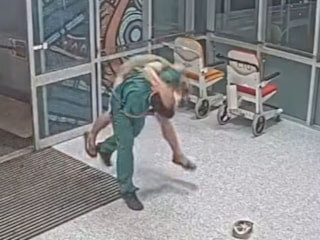 Avustralya'da hemşireye saldıran adam sert kayaya çarptı: Hemşire jiu-jitsu tutkunu çıktı
